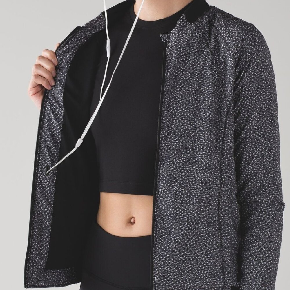 LULULEMON Womens 8 Jacket Hit It Frozen Fizz White Black‎ Swift Ultra Full Zip - Picture 3 of 16